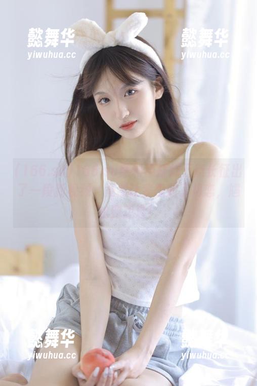 166.su黑料不打烊万篇长征出了一段新视频，竟然让我想起了初恋，尴尬到想逃！