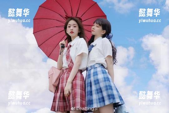 17 www.17网站:可乐和脆皮鸡都是配角,今晚的主角是八卦!