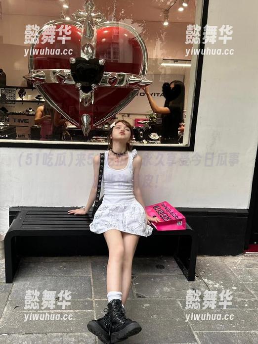 51吃瓜 来51吃瓜,永久享受今日瓜事的些许俏皮!