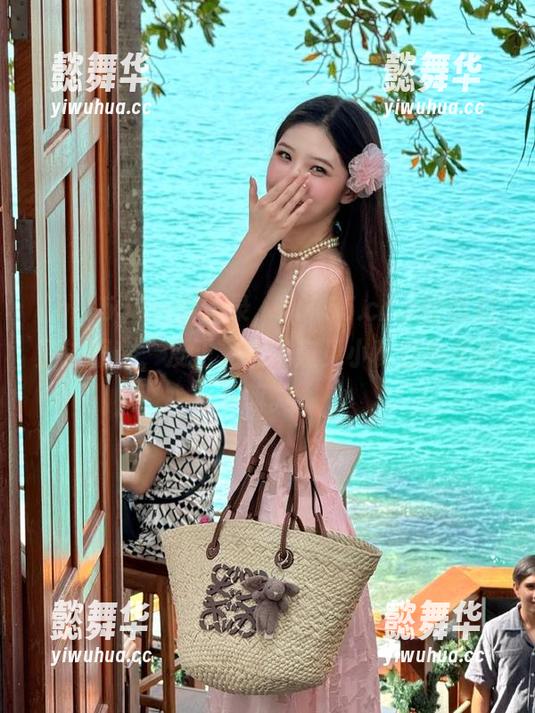 hl155 一步登录,hl155.ccm的黑料涌进眼帘,反正无意中窥见小秘密也不错嘛。