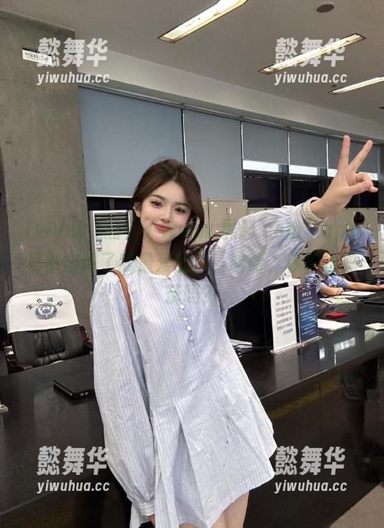 “www.黑料.com”app居然出现了我最爱的瓜，哈哈，你们也喝茶吗？