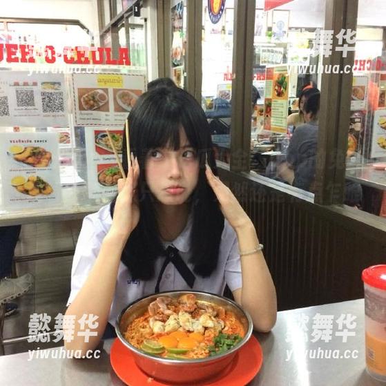 吃瓜大全 看着“吃瓜大全”app的免费观看内容,我只想说,果然还是有点乍眼!