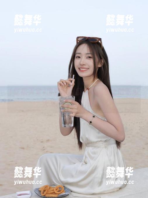 田野间的瓜地和网页上的吃瓜天堂，你选择哪个？