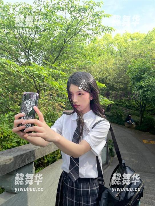 看！“国产黑料”新线路上线，吃瓜人群又要热闹起来了。
