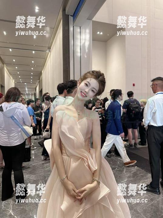 深夜偷吃零食，不如在“带你吃瓜”网站上小憩一会儿！