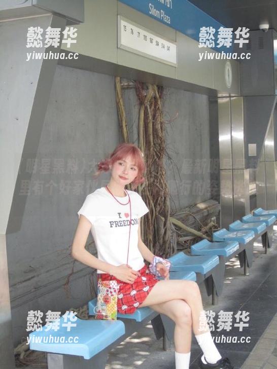 大家听说了吗？最新明星黑料里有个好家伙居然还在用爬行的姿势逃跑…