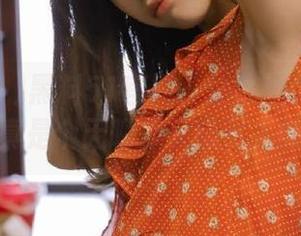 黑料51官网：偷瞧别人的花边新闻，真是个无聊却又吸引人的过程。