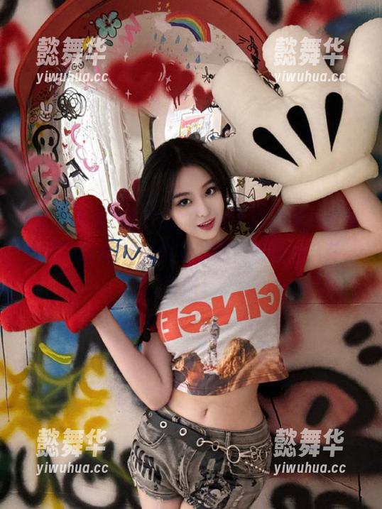 午后的阳光透过窗帘，较真黑料不打烊52，靠着收藏慢慢品味八卦，哈哈！
