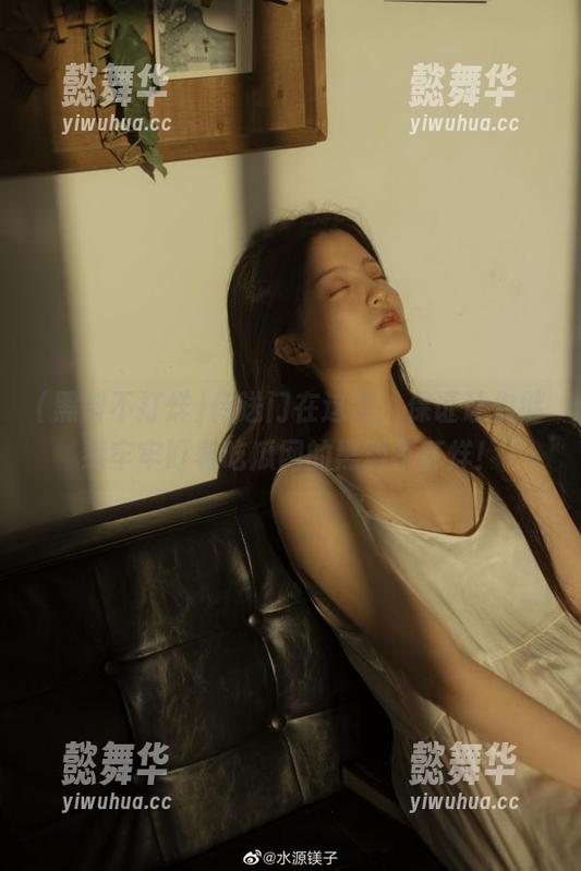 传送门在这里，保证让你继续牢牢盯着吃瓜网的黑料不打烊！