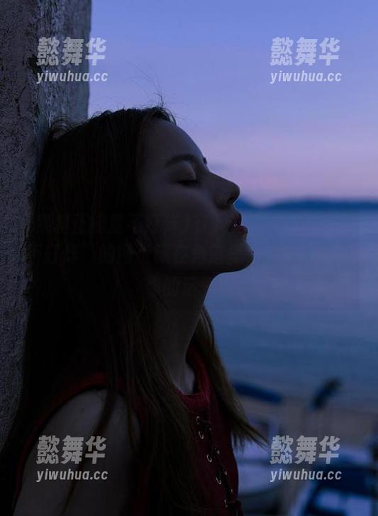 黑料正能量不打烊 有人说“黑料正能量不打烊”的网址藏在角落里,来不来试试你的运气!