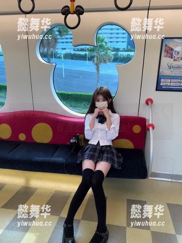 边吃边看黑料社app的独家爆料，有点上头，怎么办！