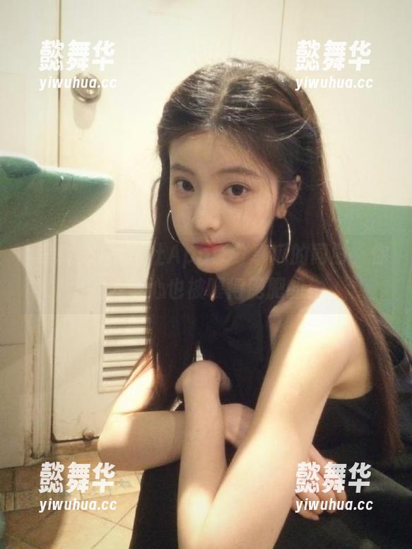 黑料社App：分享瓜的同时，你的好奇心也被喂得肥肥的！